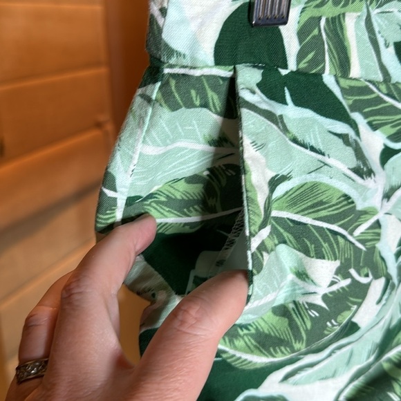 St. Tropez West Tropical Palm Print Linen Shorts Green Cream Size 2 Resort - Picture 5 of 7